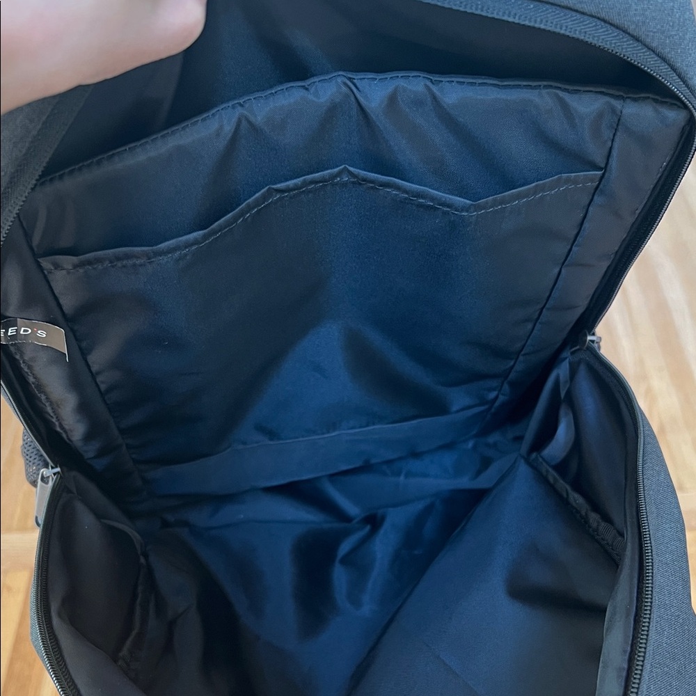 Leed's Case Logic Gray 18" Backpack - Picture 5 of 8
